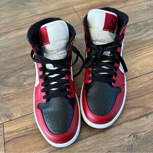 {like new} Nike Air Jordan 1 Mid Red/Black/White Sneakers